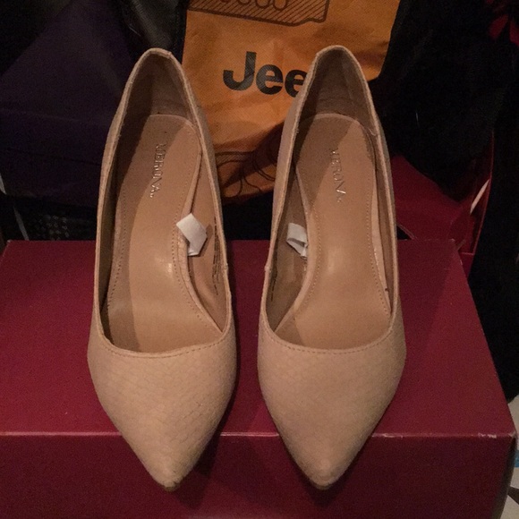 Merona Shoes - Worn twice kitten heel